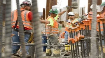 ارتفاع سعر طن الحديد والأسمنت يعيد ترتيب أولويات سوق مواد البناء في أكتوبر 2025